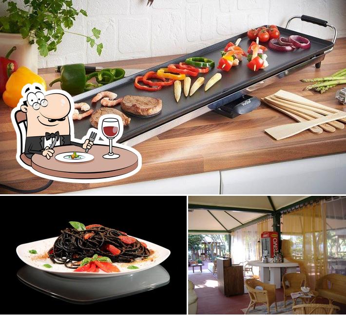 Tra le diverse cose da Ristorante L'Approdo si possono trovare la cibo e interni