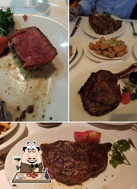 Tómate un plato con carne en Steakhouse 85 Restaurant