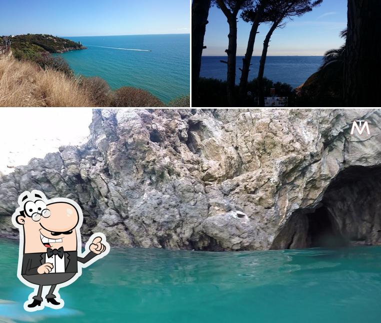 Goditi la vista dall'area esterna di Spiaggia Selvaggia