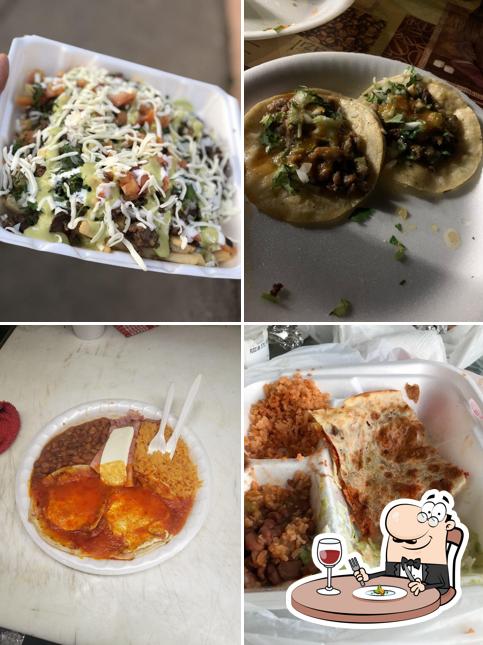 Еда в "Tacos De Soto"