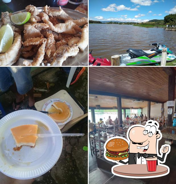 Peça um hambúrguer no Restaurante Frango d'Agua