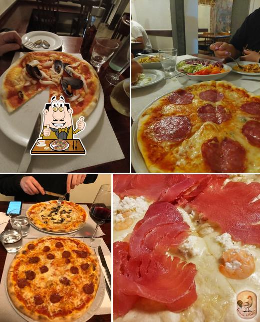 Prenez des pizzas à Taverna del Gallo da Salvatore