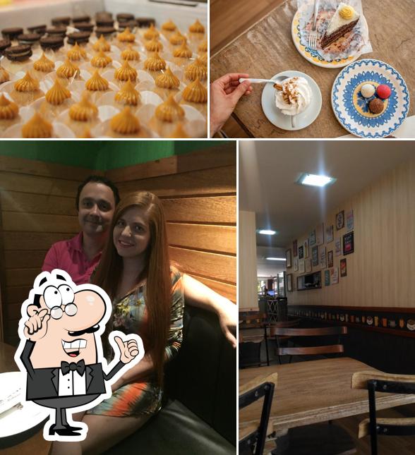 Sente em uma das mesas no Doceria Tea Time