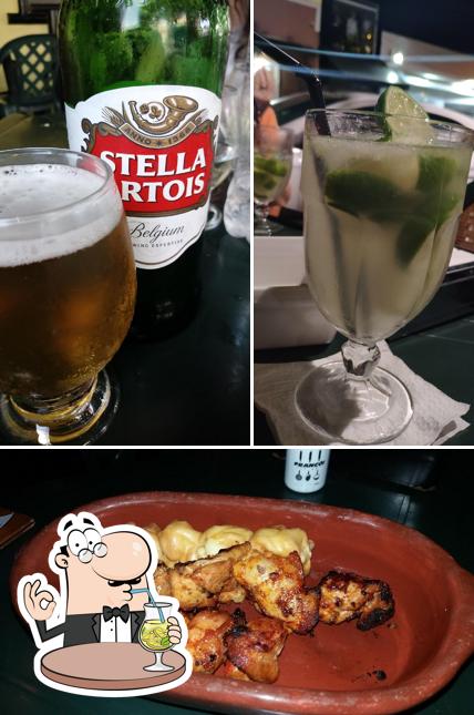 A imagem da bebida e comida no Moronguetá