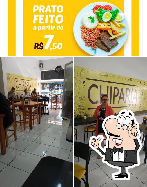 Entre diversos coisas, interior e comida podem ser encontrados a Chiparia Toledo - restaurante e cafeteria