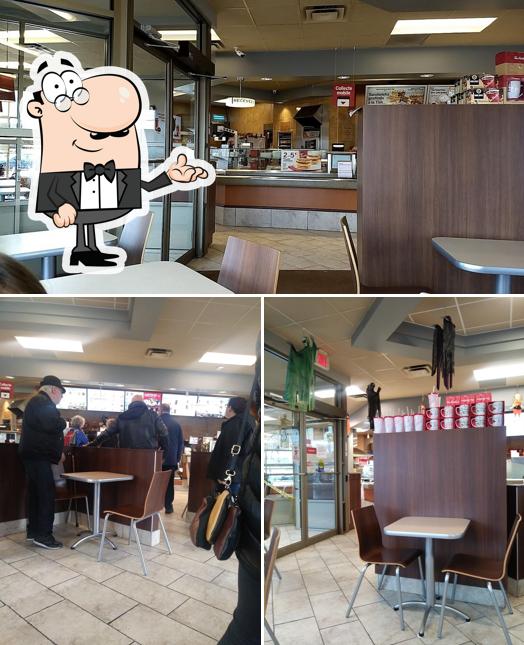 L'intérieur de Tim Hortons