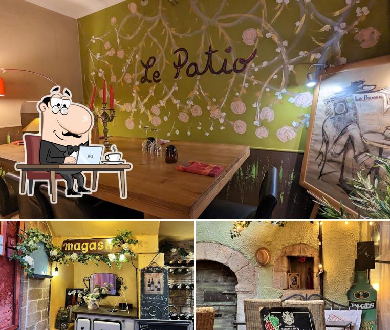 Installez-vous à l'une des tables de Le Patio