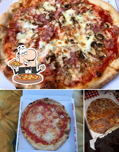 Scegli una pizza a Pizzeria Rosticceria Maya