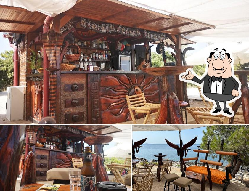 Siediti a un tavolo di Kokopelli Beach Bar