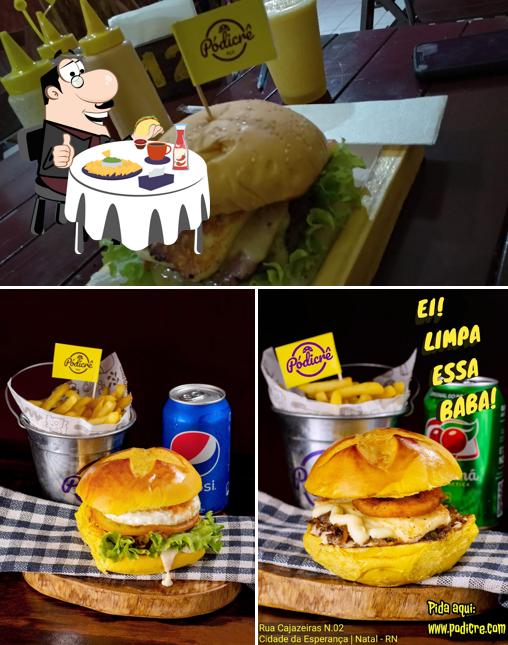 Try out a burger at Pódicrê Hambúrgueria & Pastelaria