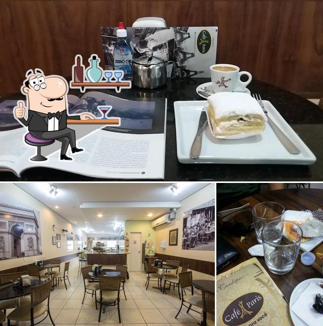Sente em uma das mesas no Café Paris-Campinas