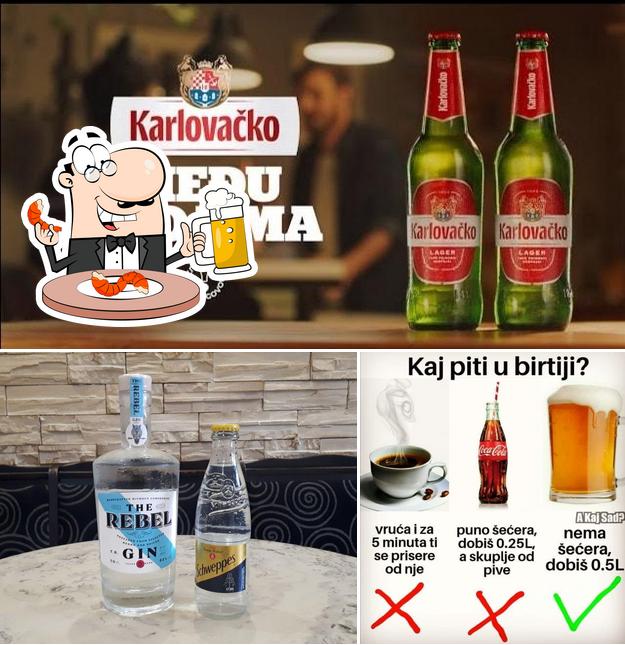 Puoi goderti un rinfrescante bicchiere di birra chiara o scura