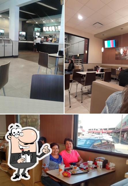 Carl's Jr restaurant, General Escobedo, Av. Las Torres 710-L14 ...