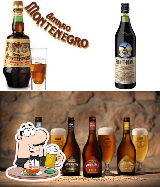 Puoi goderti un rinfrescante bicchiere di birra chiara o scura