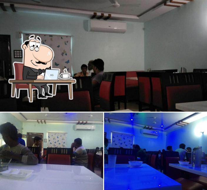 The interior of RELAX TIFFIN CENTER