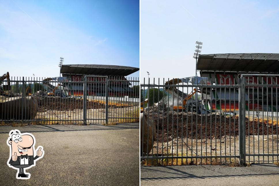 Regarder cette photo de Bar - Restaurant du Stade