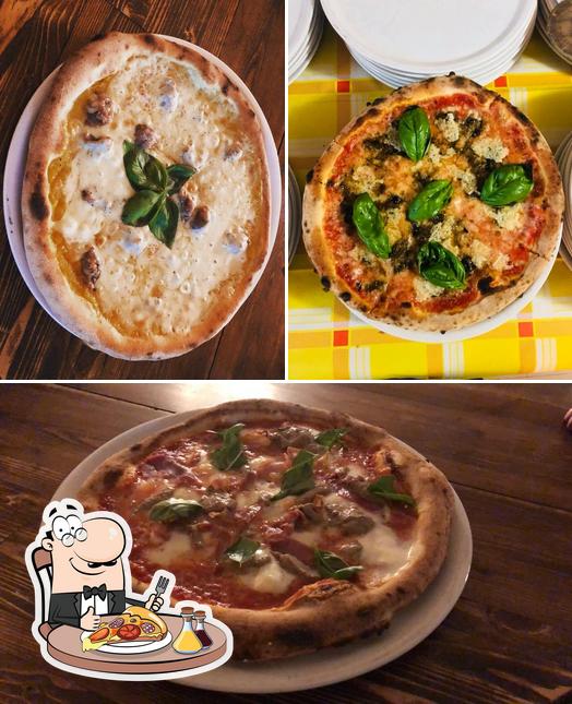 Scegli una pizza a Nazional Pub Pizzeria