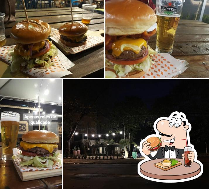 Delicie-se com um hambúrguer no Rural Burguer e Chopp