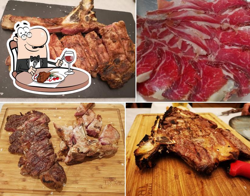 Отведайте мясные блюда в "Restaurante Mesón del Cordero Gastro Brasa"