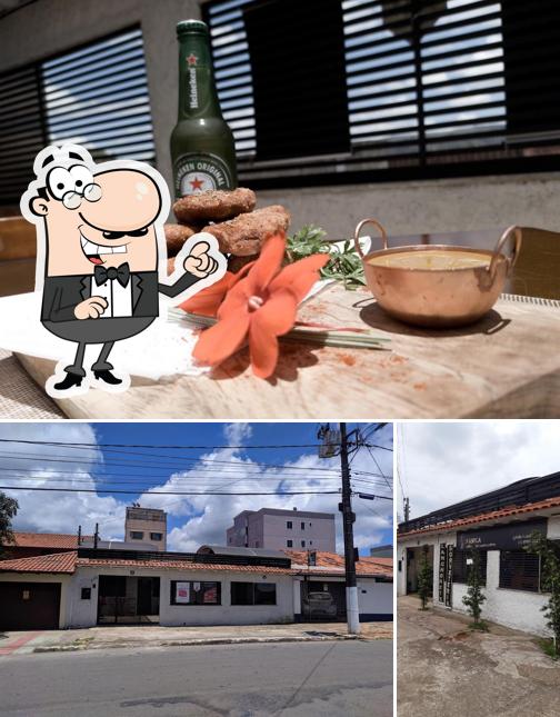 Entre diferentes coisas, exterior e mesa de jantar podem ser encontrados a Fábrica