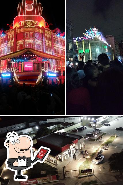 O exterior do Bob's Burger - Drive Sítio Cercado