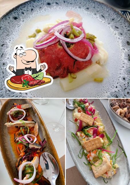 Elige un plato con carne en restaurante codium_quenxe