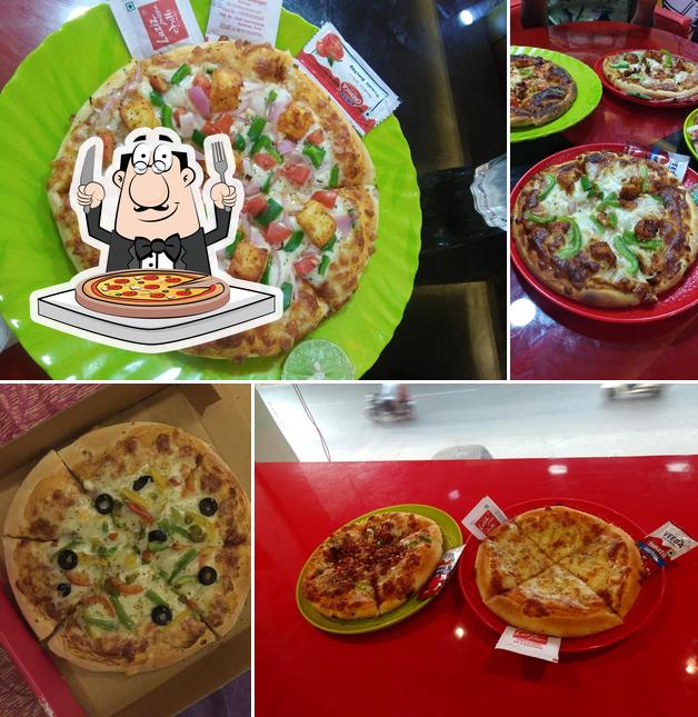 Try out pizza at Laziz Pizza Gogol
