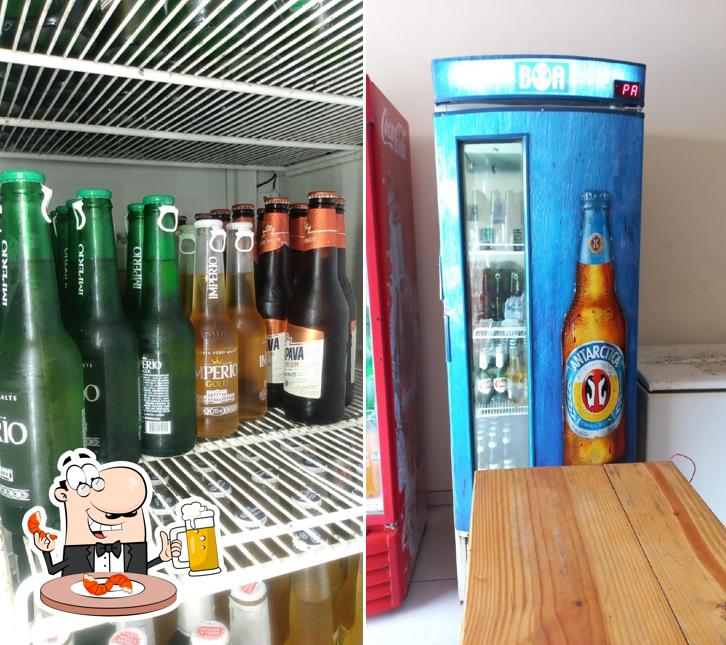 Depósito de bebidas no grau serve uma seleção de cervejas