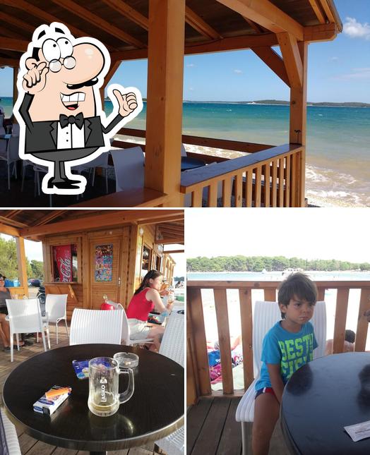 Gli interni di Crazy Beach Bar