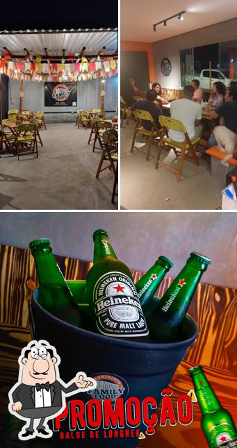 A imagem a Family Food Contêiner Hambúrguer Artesanal Picanha na Chapa’s interior e cerveja
