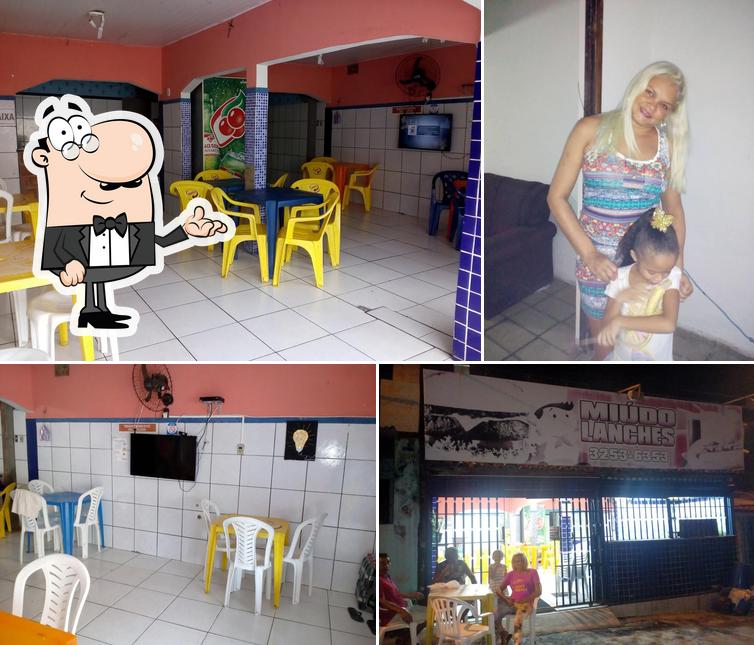 O interior do Miudo Lanches