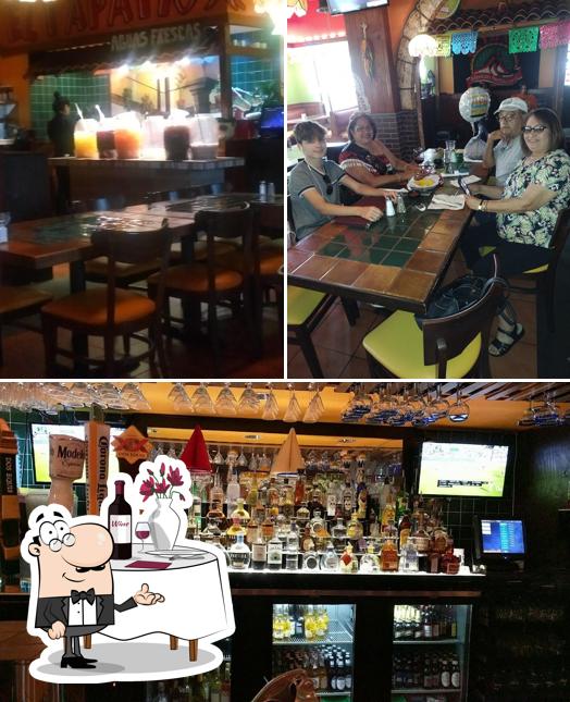Las fotografías de comedor y barra de bar en El Tapatio Mexican Restaurant