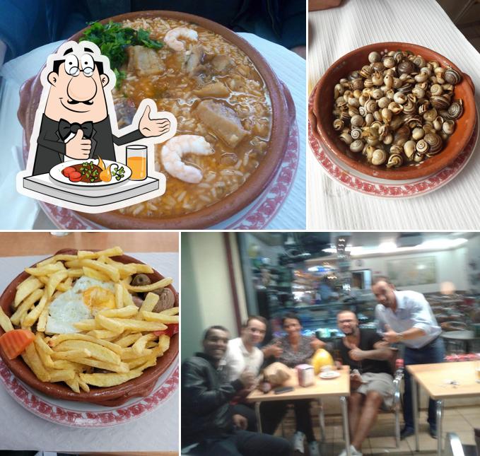 Китайский кисло-острый суп и улитки в "Café Búzios"