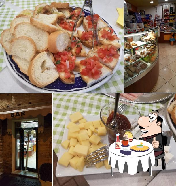 Piatto di formaggi al Bar Del Bivio
