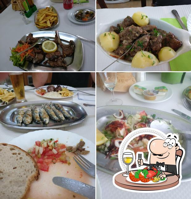 Escolha diferentes pratos de frutos do mar servidos no Restaurante Machado