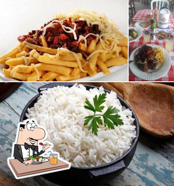 A foto do Restaurante São Rafael’s comida e mesa de jantar