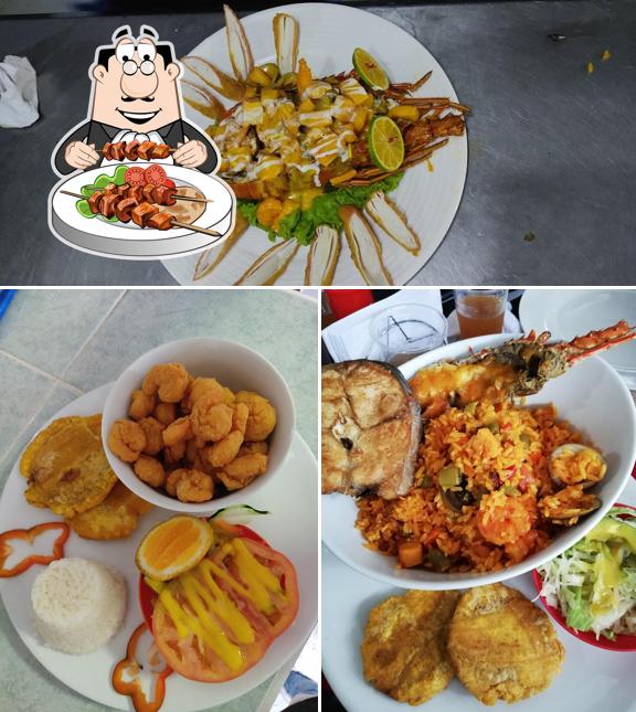 Еда в "Restaurante Sabor Costeño"