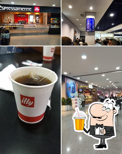 Enjoy a drink at Espressamente illy