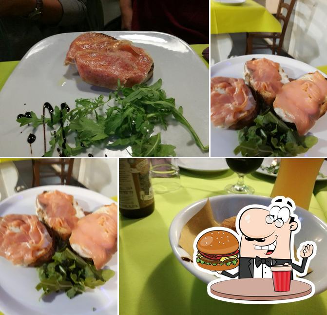 Ordina un hamburger a Il casale ristorante pizzeria