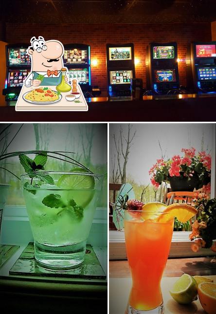 Observa las fotografías que muestran comida y interior en Bar Cristal