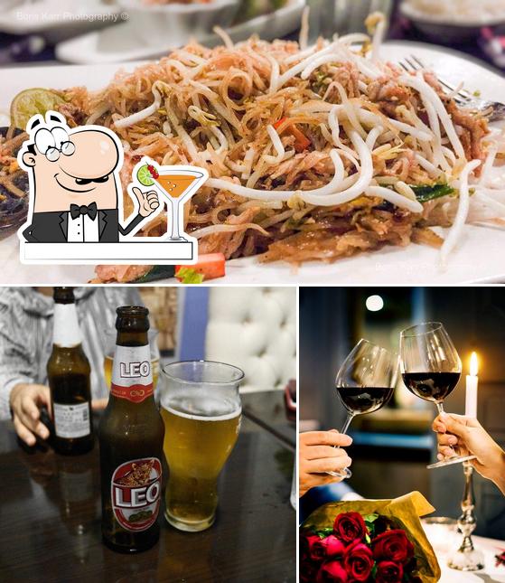 Это фото, где изображены напитки и еда в Silk Thai Restaurant