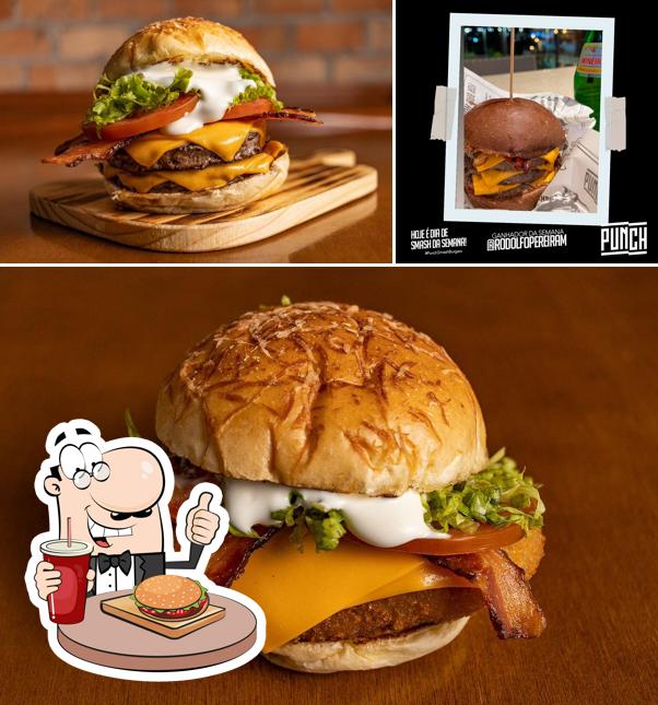 Hambúrguer em Punch Smash Burgers - Pátio Vinhedos