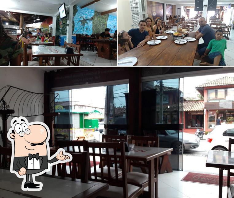 Sente em uma das mesas no Restaurante Navegantes - Restaurante , Churrascaria e Pizzaria em Porto Seguro
