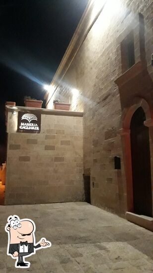 Siediti a un tavolo di Masseria Gagliardi.