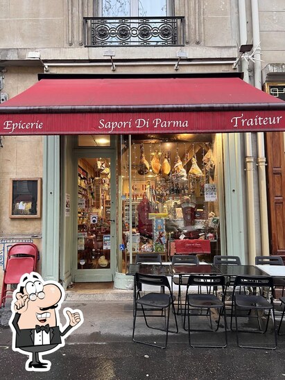 Installez-vous à l'une des tables de Sapori di Parma.