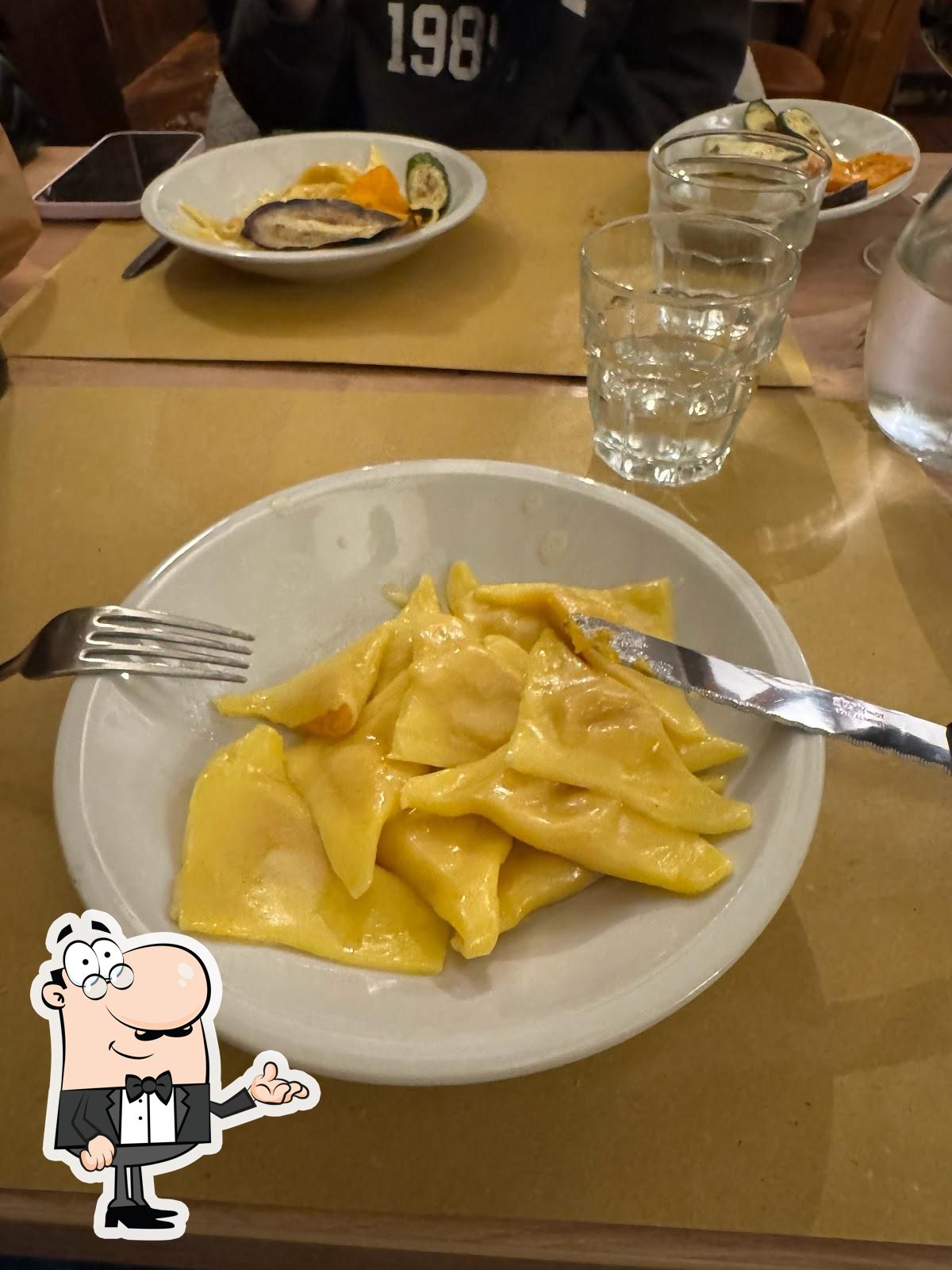 Dai un'occhiata agli interni di Osteria Broccaindosso.