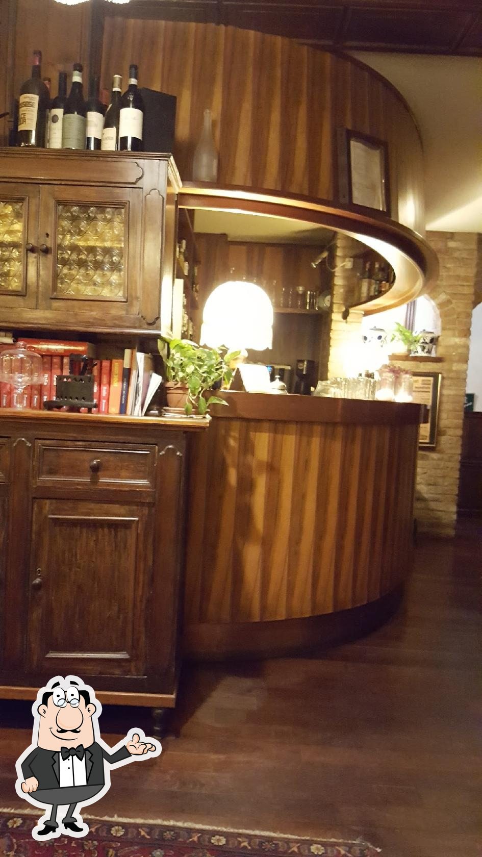 Dai un'occhiata agli interni di Trattoria Da Dino.