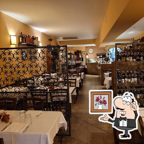 Dai un'occhiata agli interni di Ristorante Accademia.