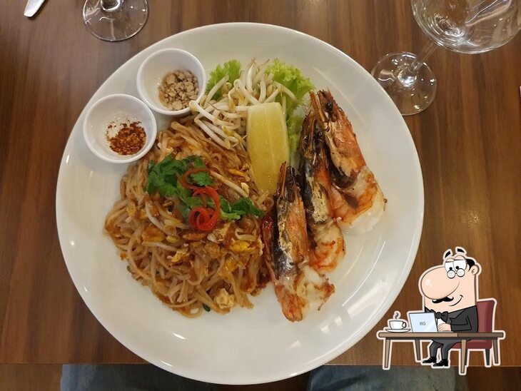 Installez-vous à l'une des tables de SAO Thai Cuisine.