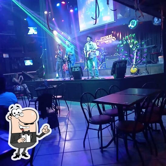 Veja imagens do interior do Stones Music Bar.